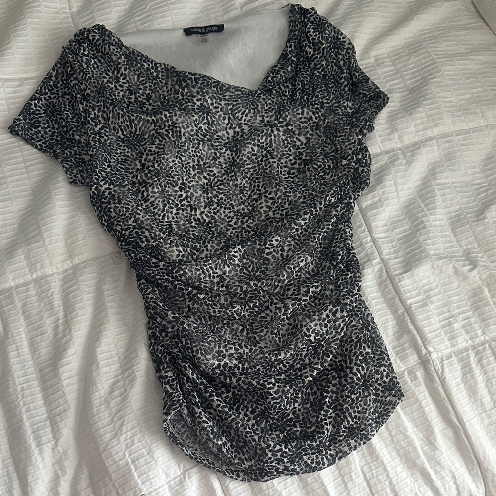 Cable & Gauge Black and White Patterned Short Sleeve Top